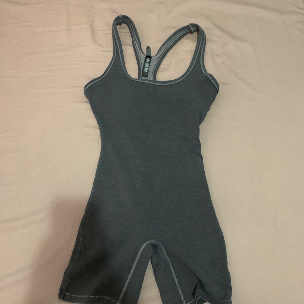Skims outdoor mid thigh bodysuit - Picture 4 of 4
